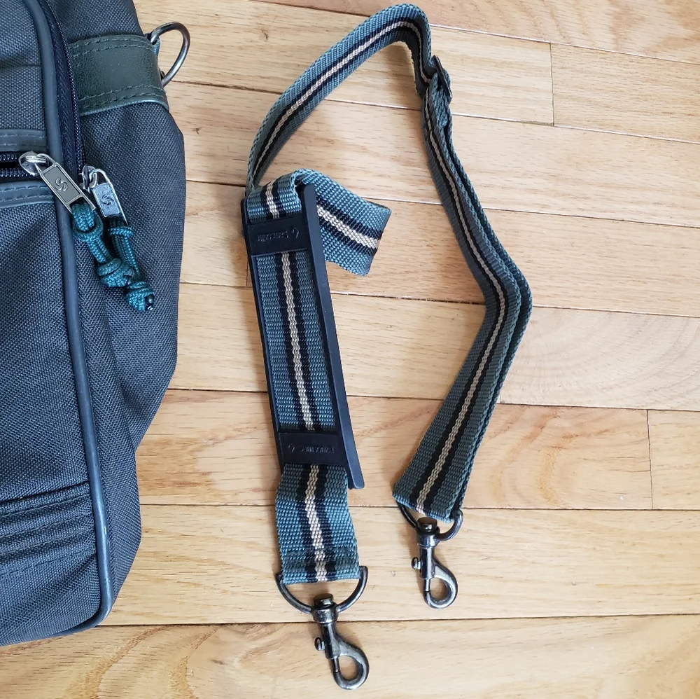 Samsonite Carry on Overnight Canvas Bag Green Shoulder Strap Weekend Travel Tech